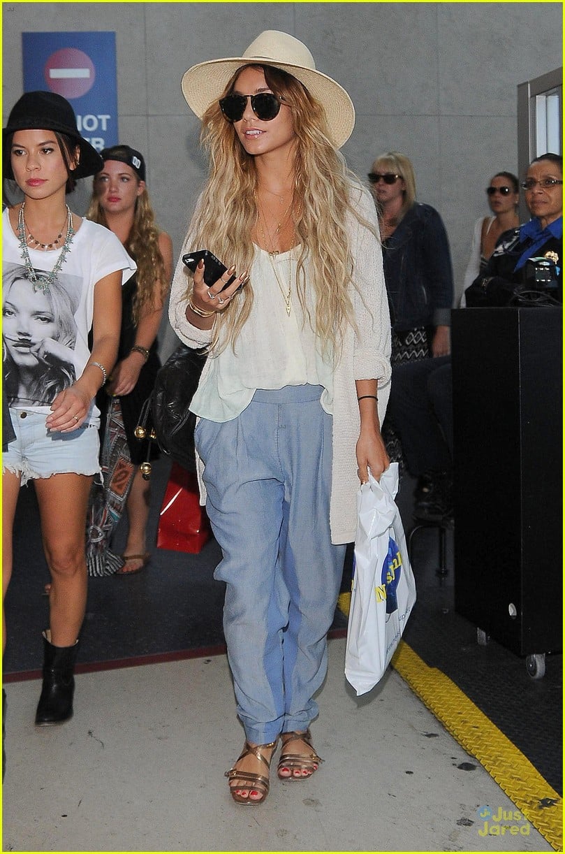 Vanessa Hudgens & Ashley Tisdale Fly Back to L.A. After Bachelorette ...