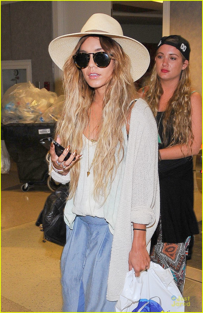 Vanessa Hudgens & Ashley Tisdale Fly Back to L.A. After Bachelorette ...