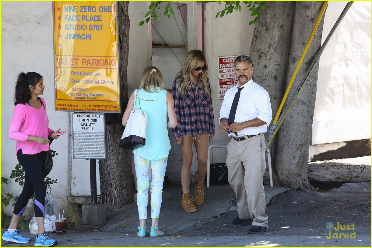 Vanessa Hudgens & Ashley Tisdale Make It A Girl's Day Out at the Salon ...