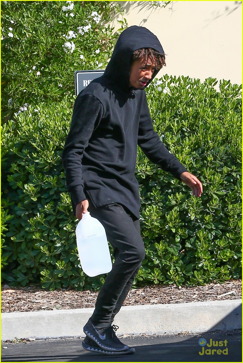 Jaden Smith Stops by Sugarfish Sushi Two Days in a Row with Friends in