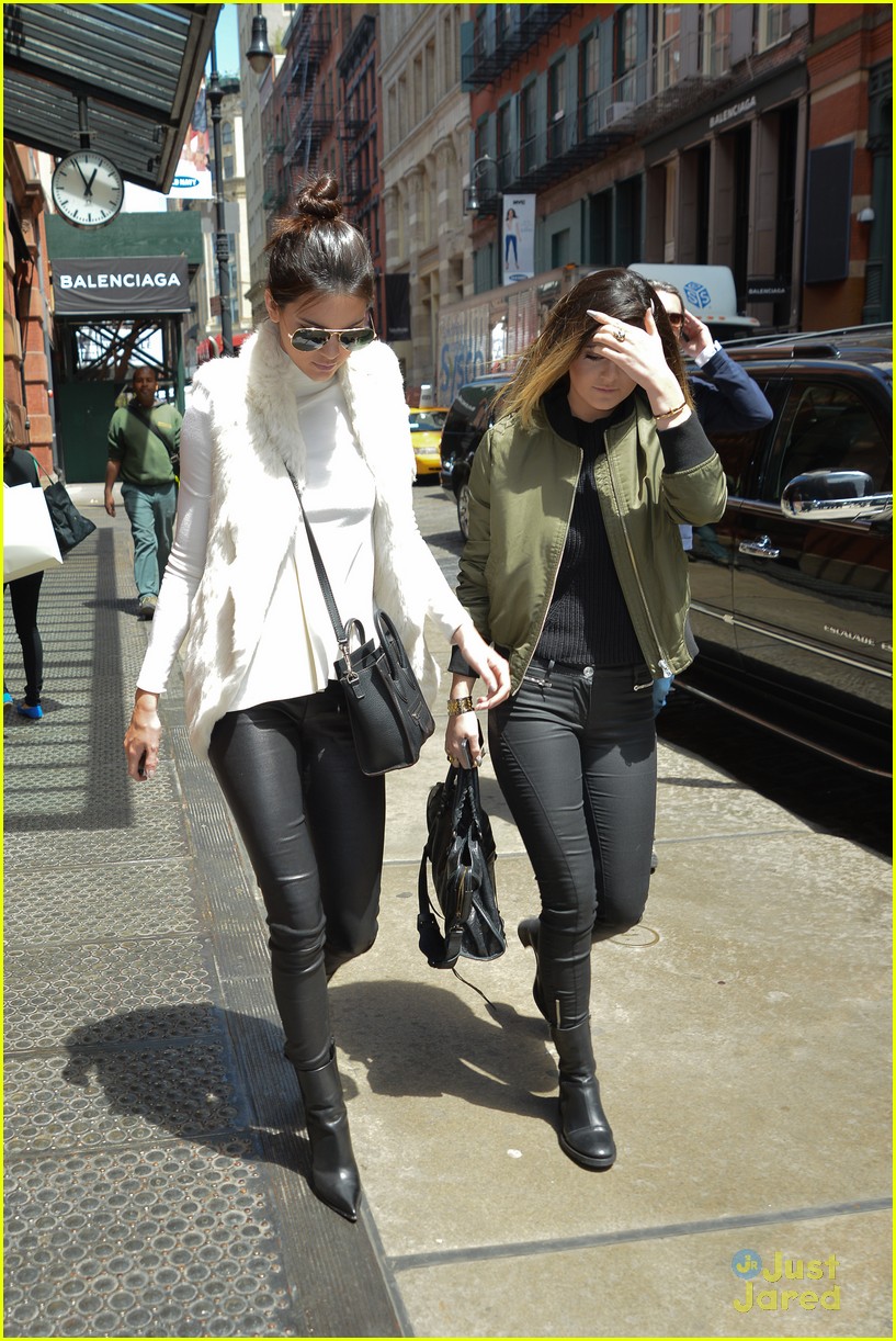 Kendall & Kylie Jenner Step Out in SoHo After Met Gala | Photo 672322 ...
