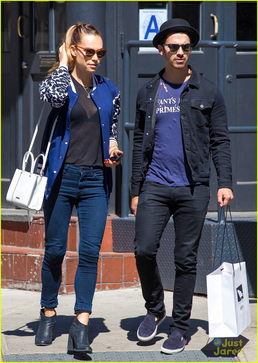 Joe Jonas & Blanda Eggenschwiler Visit Alena Rose After Shopping In New ...