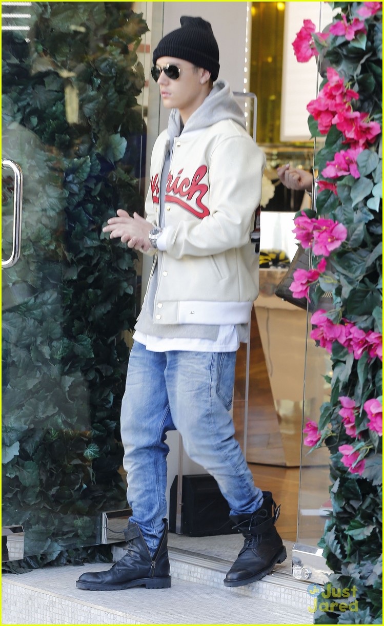 Justin Bieber Was Caught Lookin Fly While Shopping Photo 674291 Photo Gallery Just Jared Jr
