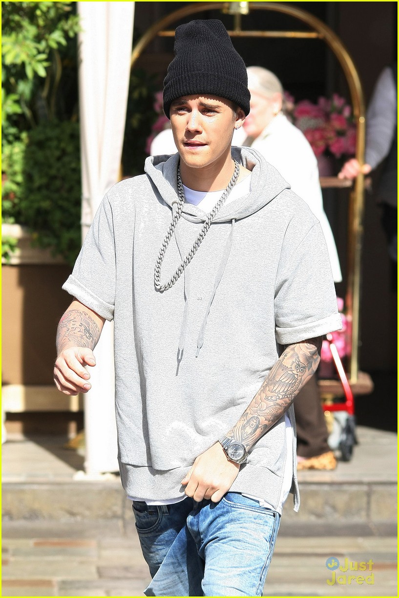 Justin Bieber Was Caught Lookin Fly While Shopping Photo 674297