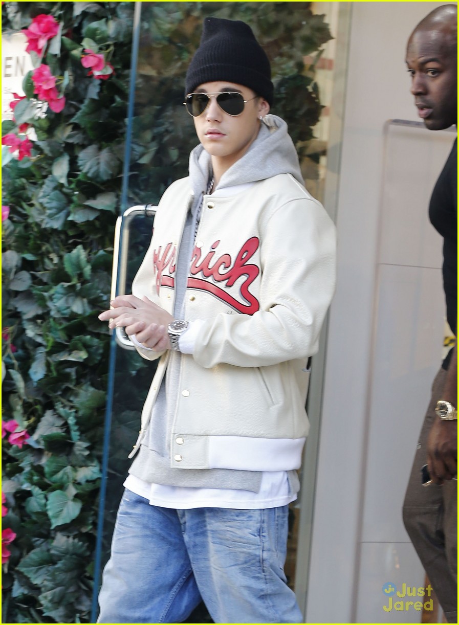 Justin Bieber Was Caught Lookin Fly While Shopping Photo 674298 Photo Gallery Just Jared Jr