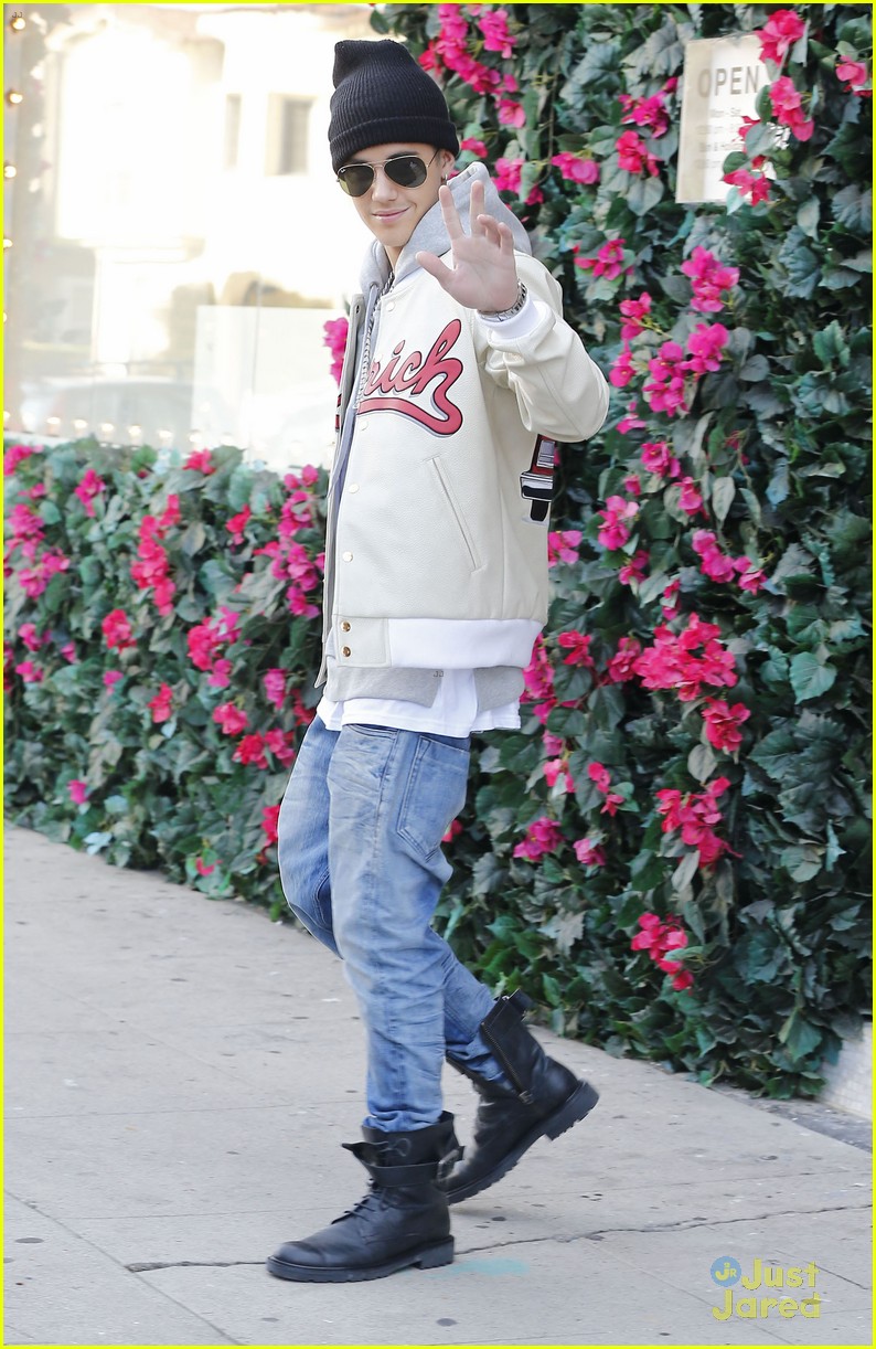 Justin Bieber Was Caught Lookin Fly While Shopping Photo 674302 Photo Gallery Just Jared Jr