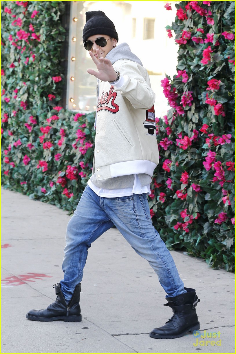 Justin Bieber Was Caught Lookin Fly While Shopping Photo 674303