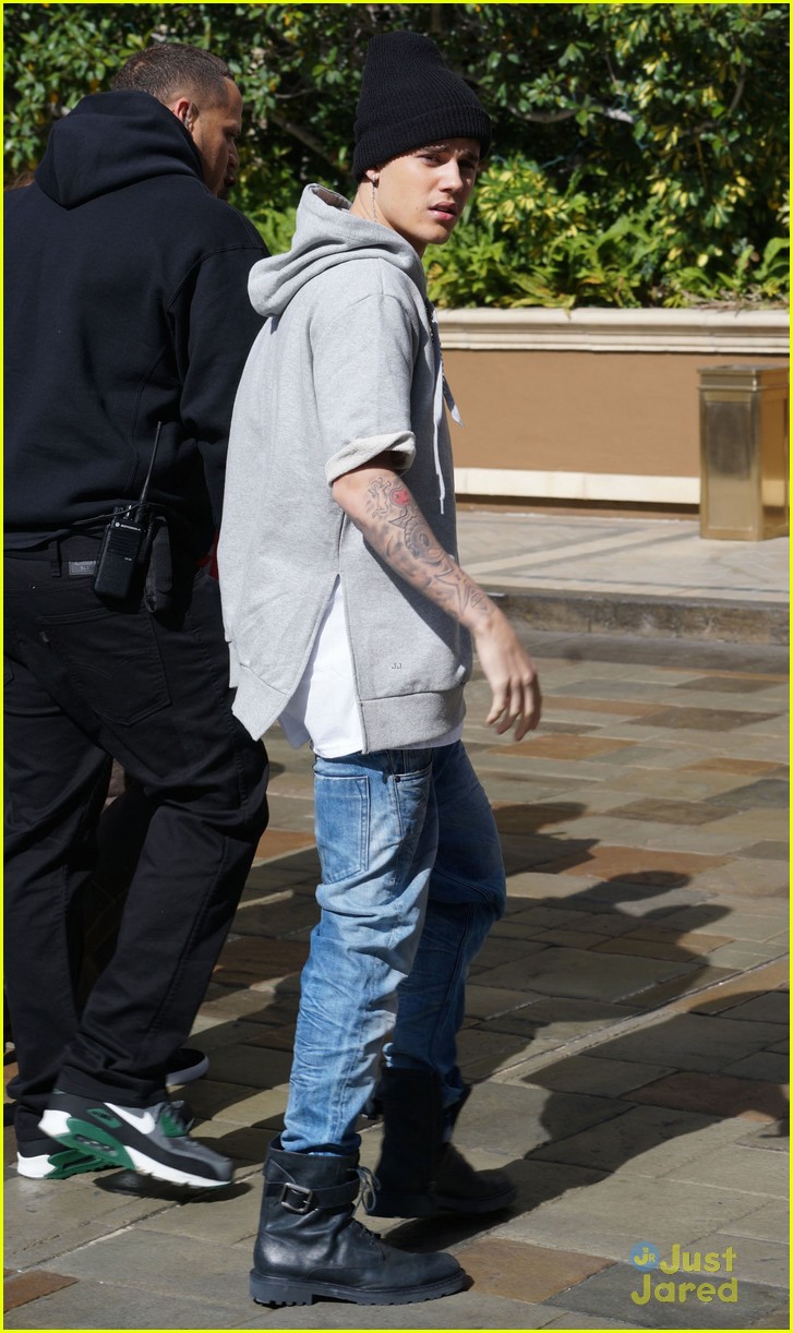 Justin Bieber Was Caught Lookin Fly While Shopping Photo 674315