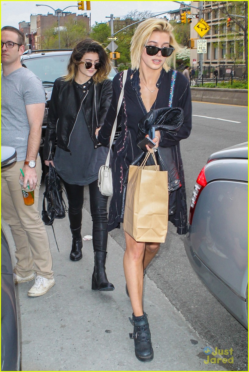 Kylie Jenner Hangs With Hailey Baldwin As Kendall Jenner Attends Met Gala 2014 Photo 671932 