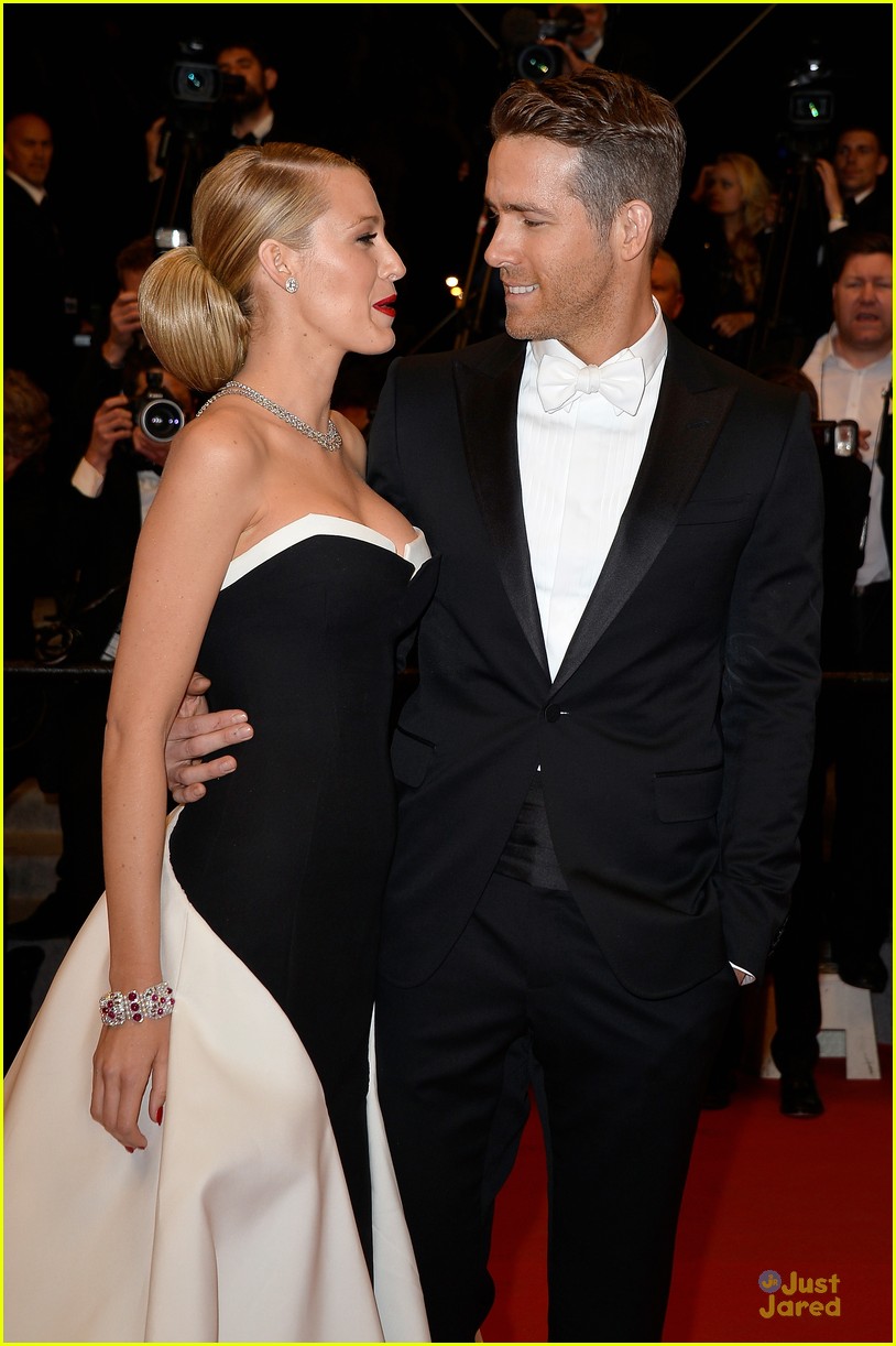 https://cdn.justjaredjr.com/wp-content/uploads/2014/05/lively-captives/blake-lively-ryan-reynolds-captive-cannes-premiere-02.jpg