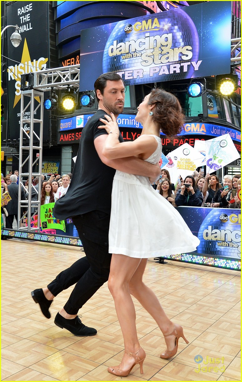 Meryl Davis & Maksim Chmerkovskiy Celebrate DWTS Win on 'GMA' with Amy