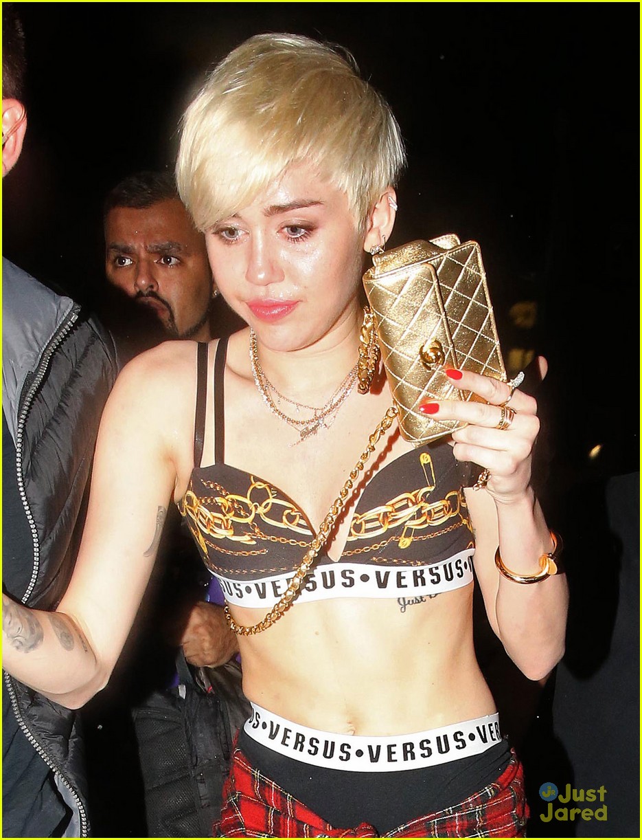 Miley Cyrus Strips Down While At The Club Photo Photo