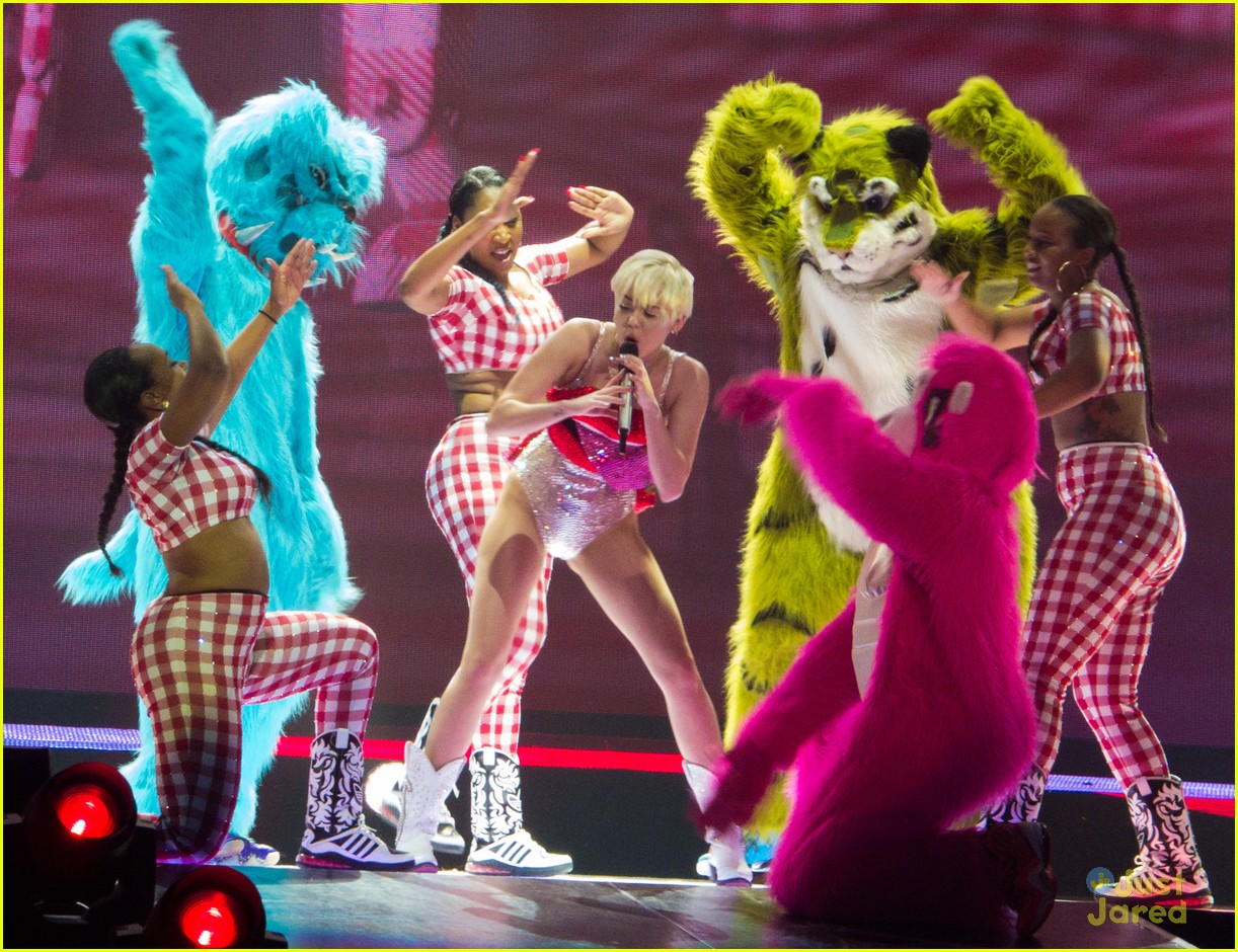 Full Sized Photo of miley cyrus returns stage bangerz tour hospital 15