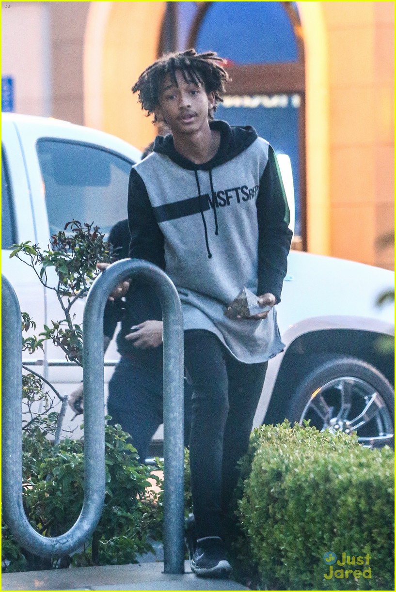 Moises Arias Rocks Ripped Jeans After Jada Pinkett Smith Defends Willow ...