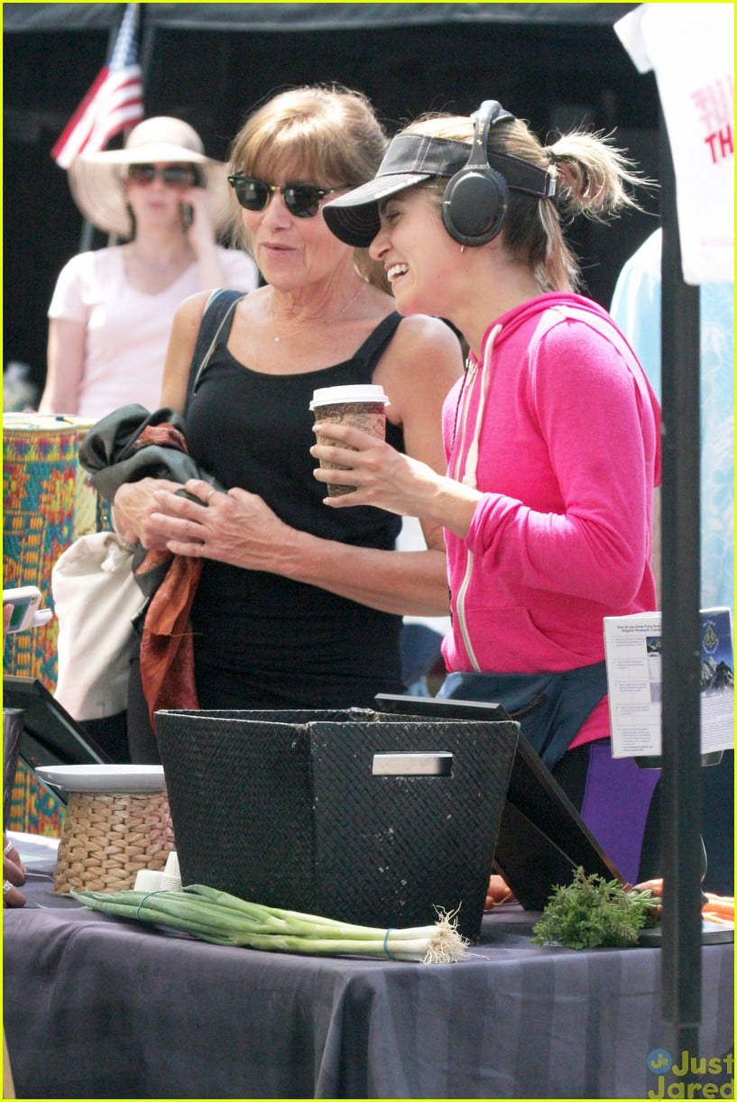 Full Sized Photo of nikki reed farmers market10 Nikki Reed Looks
