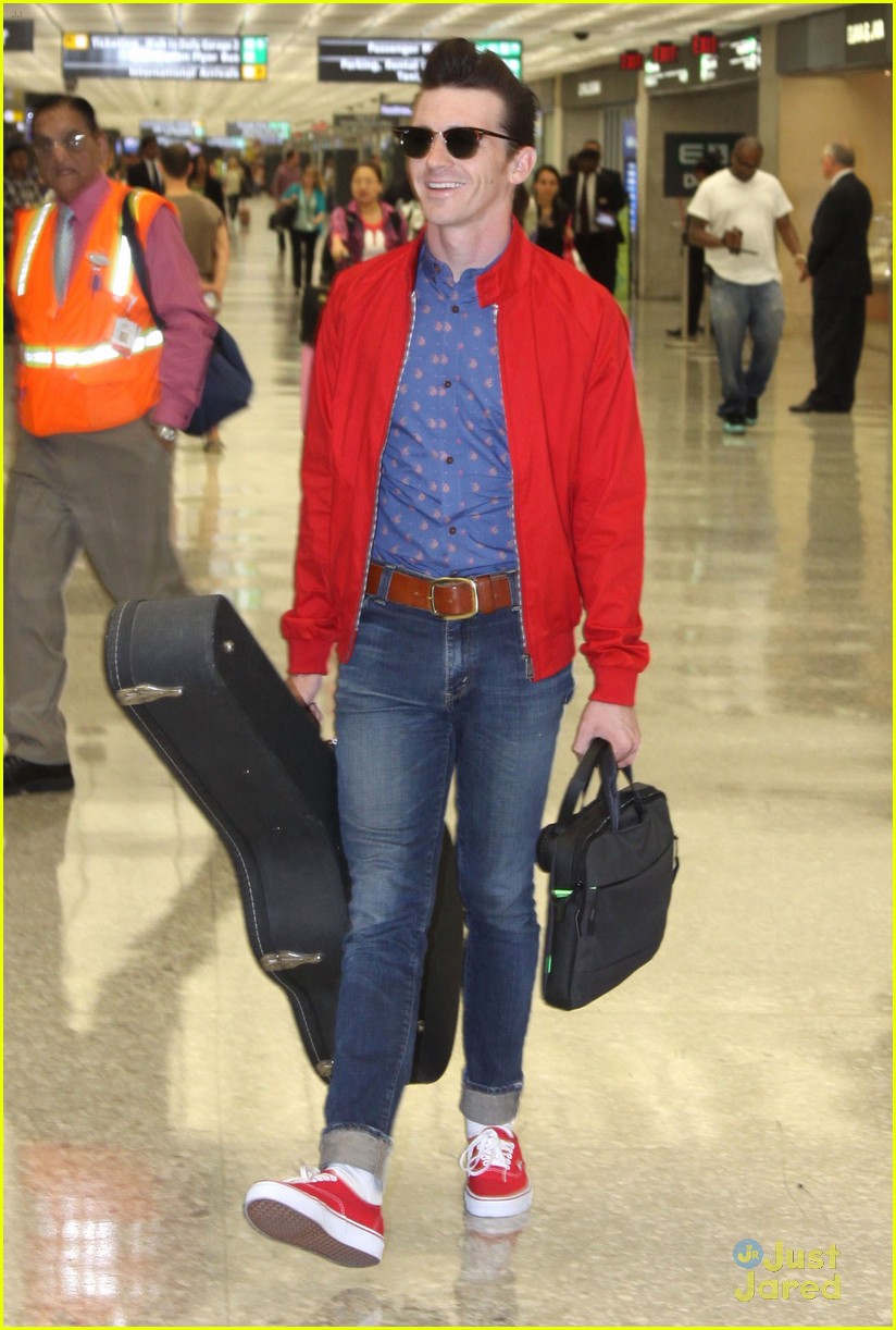 AnnaSophia Robb & Drake Bell: Airport Arrivals Ahead of White House