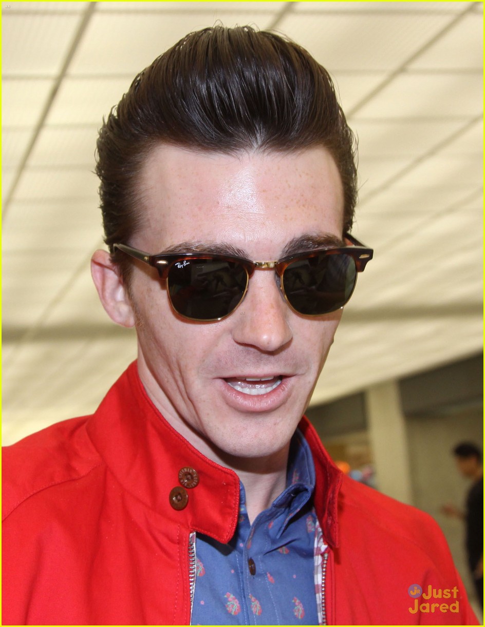 AnnaSophia Robb & Drake Bell: Airport Arrivals Ahead of White House