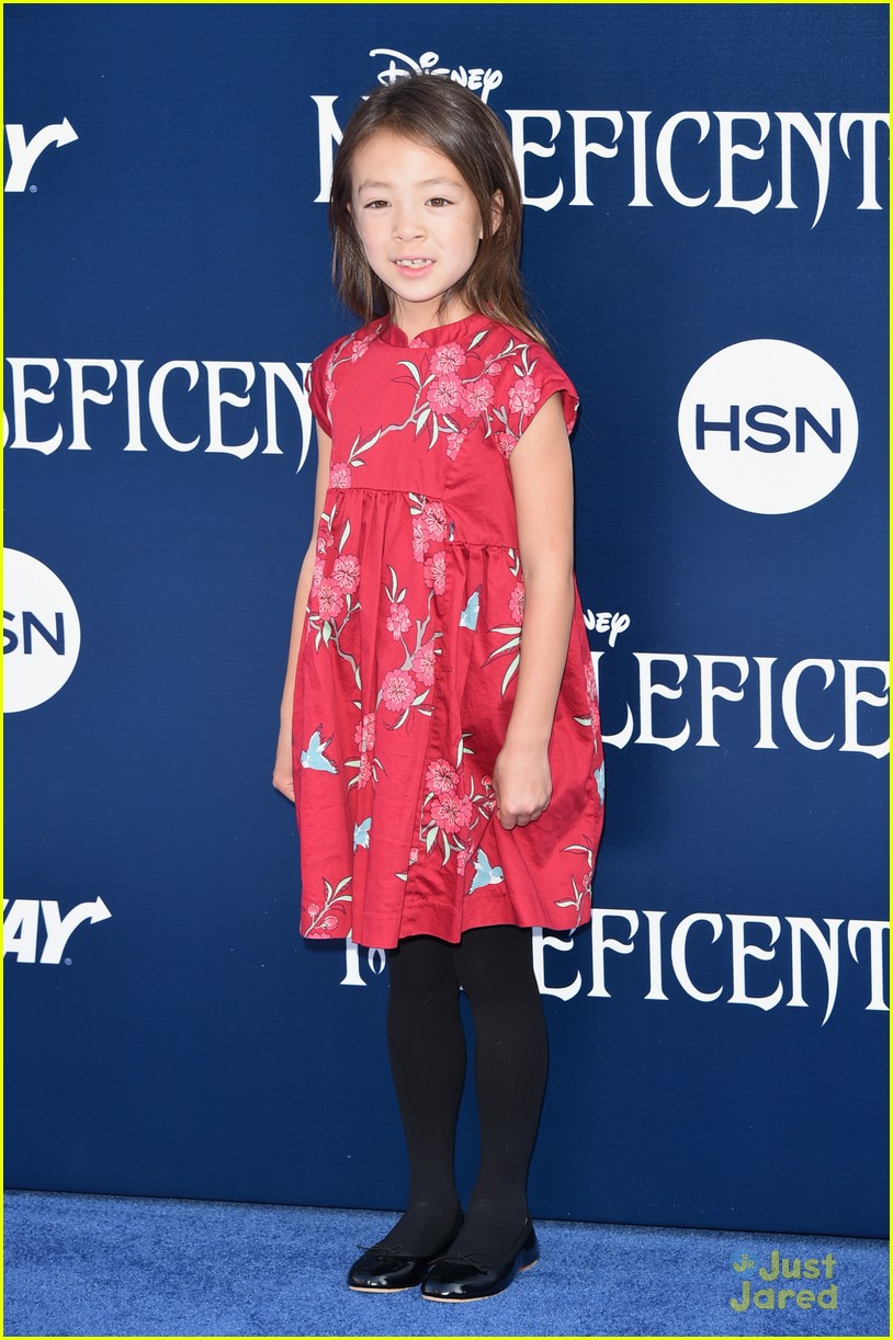 Full Sized Photo of sarah hyland willow shields maleficent hollywood