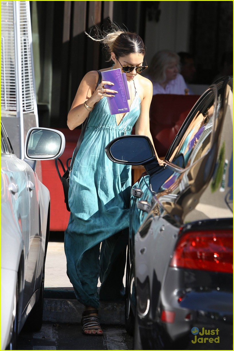 Full Sized Photo of vanessa hudgens memorial day massage 07 | Vanessa