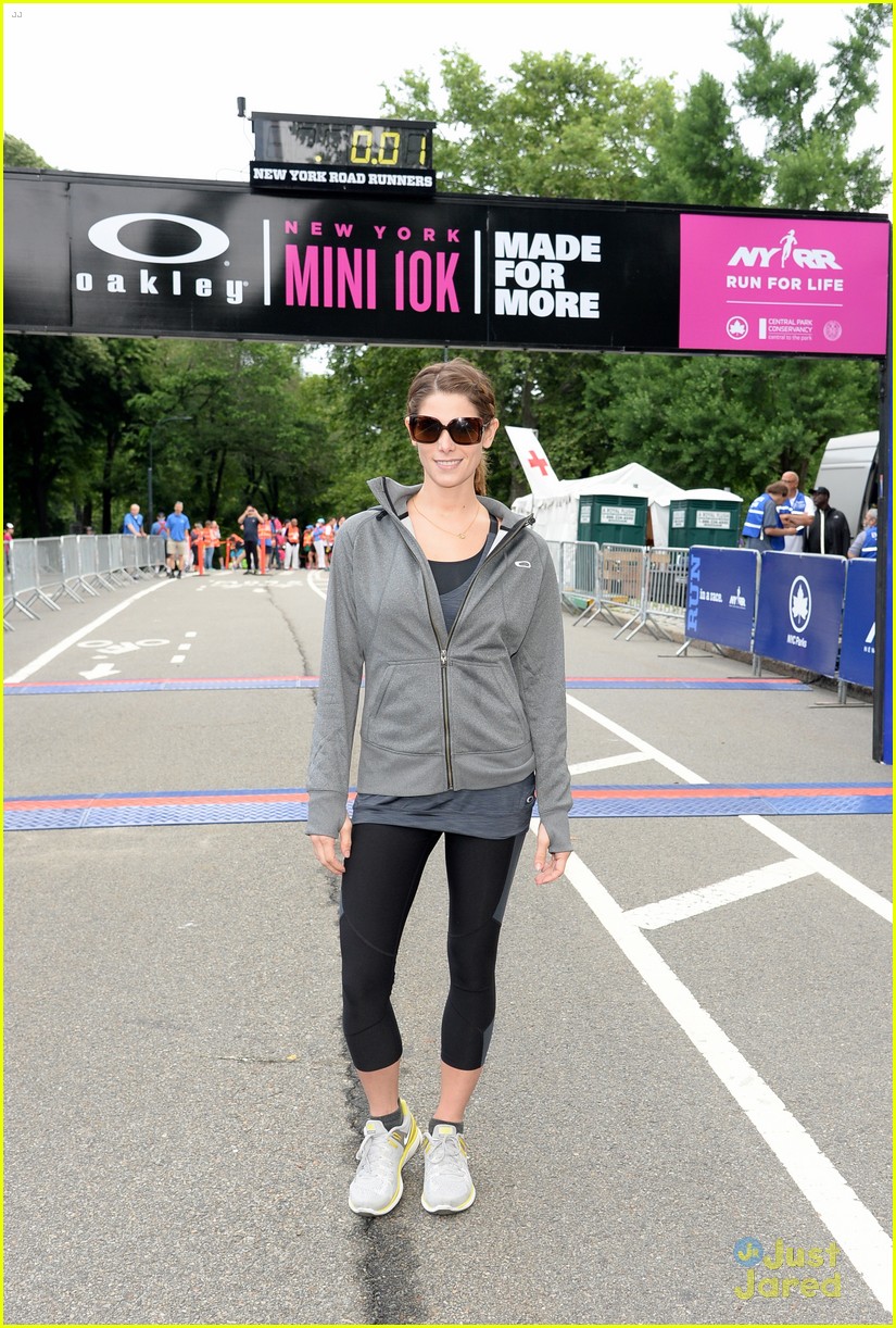 Ashley Greene Stretches Out for the Oakley Mini 10K | Photo 685600