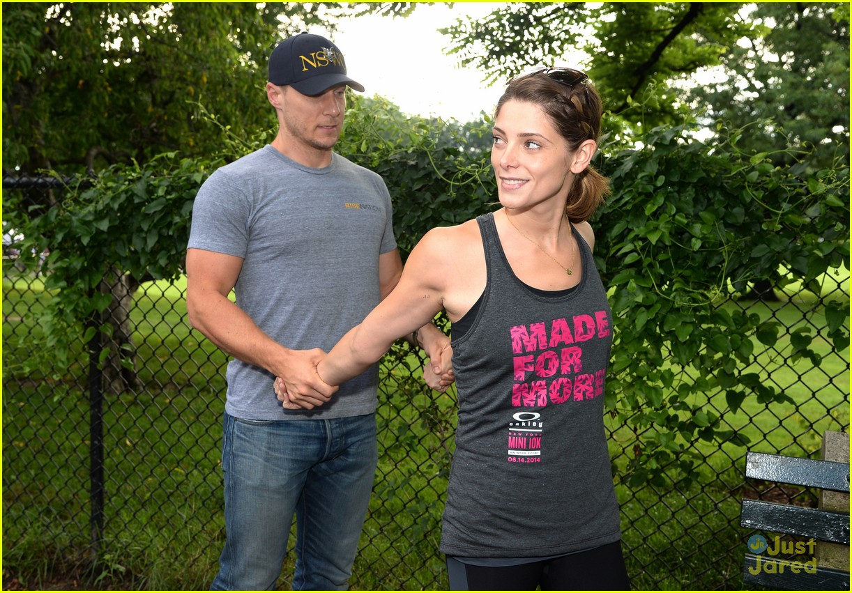 Ashley Greene Stretches Out for the Oakley Mini 10K | Photo 685605