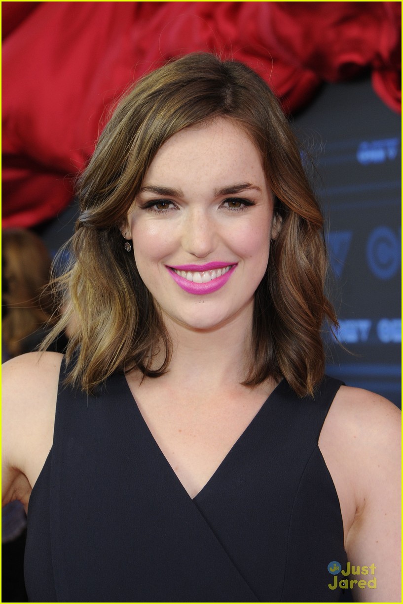 Chloe Bennet And Elizabeth Henstridge Get Silly At Ctv Upfronts 2014 Benstridge Photo 683389 