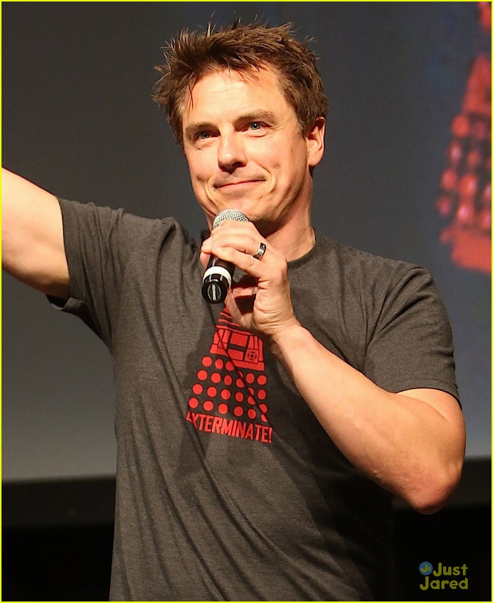 John Barrowman. Джон Барроумен 2022. Джон Барроумен сверхъестественное. Джон Барроумен стрела.