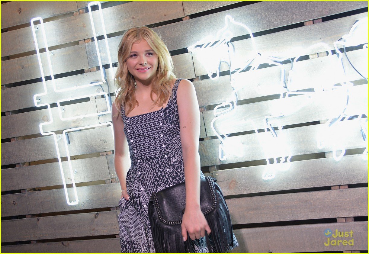 Full Sized Photo of chloe moretz nyc romantic summer 08 | Chloe Moretz