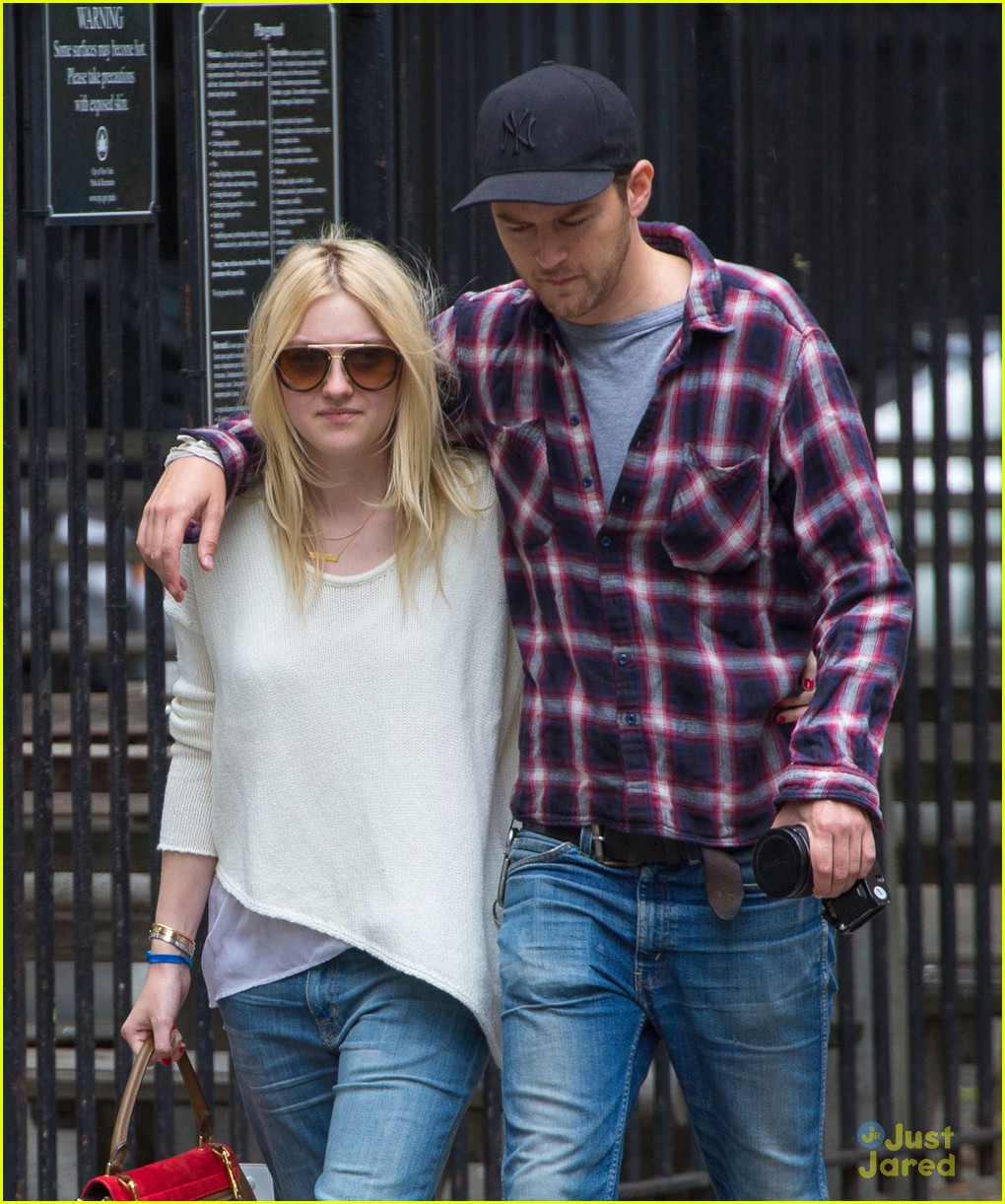 Dakota Fanning & Boyfriend Jamie Strachan are Inseparable in the Big ...