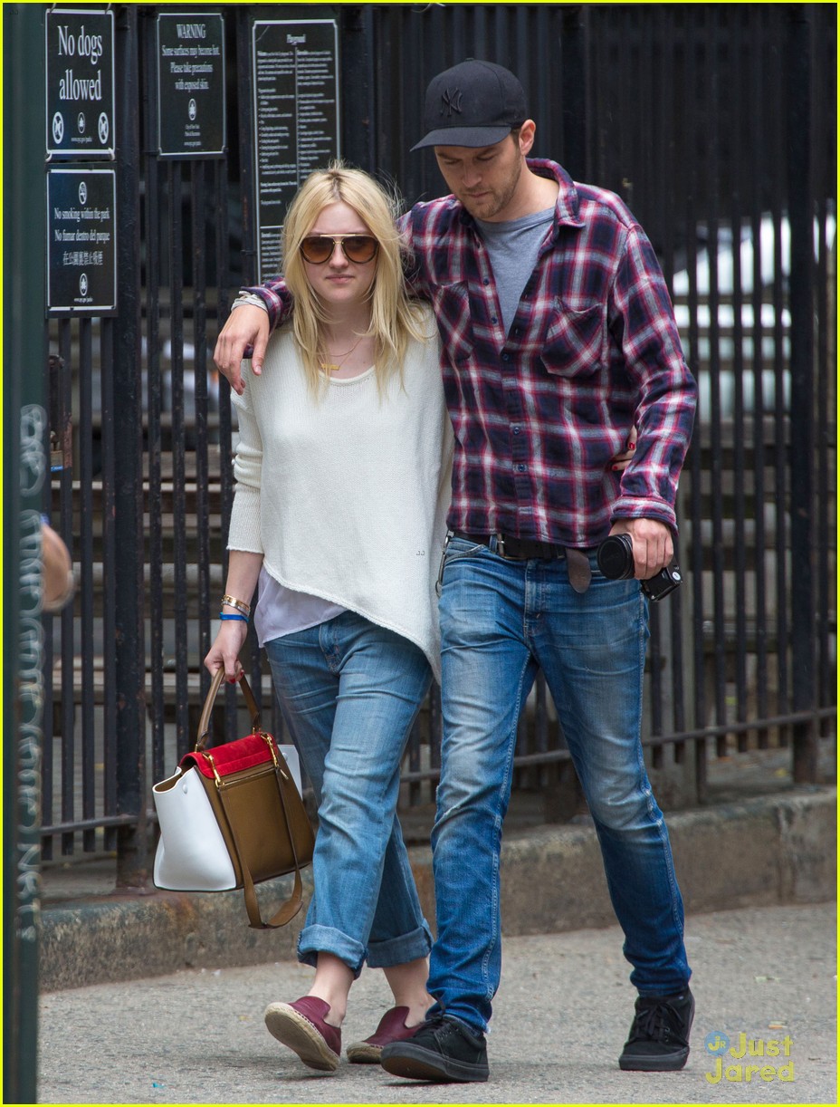 Dakota Fanning & Boyfriend Jamie Strachan are Inseparable in the Big ...