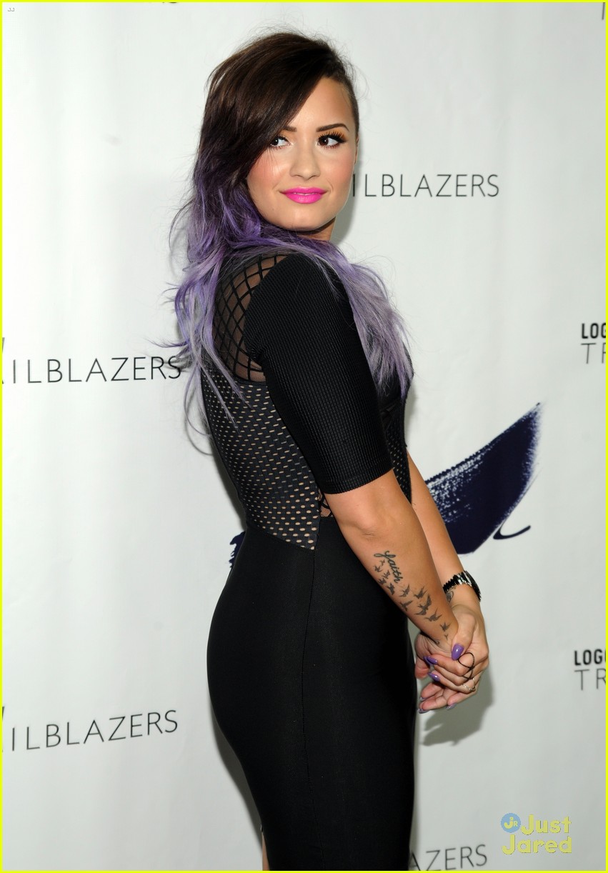 Demi Lovato Assures Us That Confidence Doesn't Come From Boys! | Photo ...