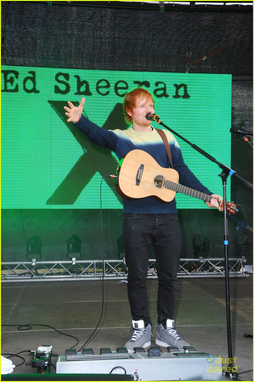 Full Sized Photo of ed sheeran live stream event right now 05 | Ed