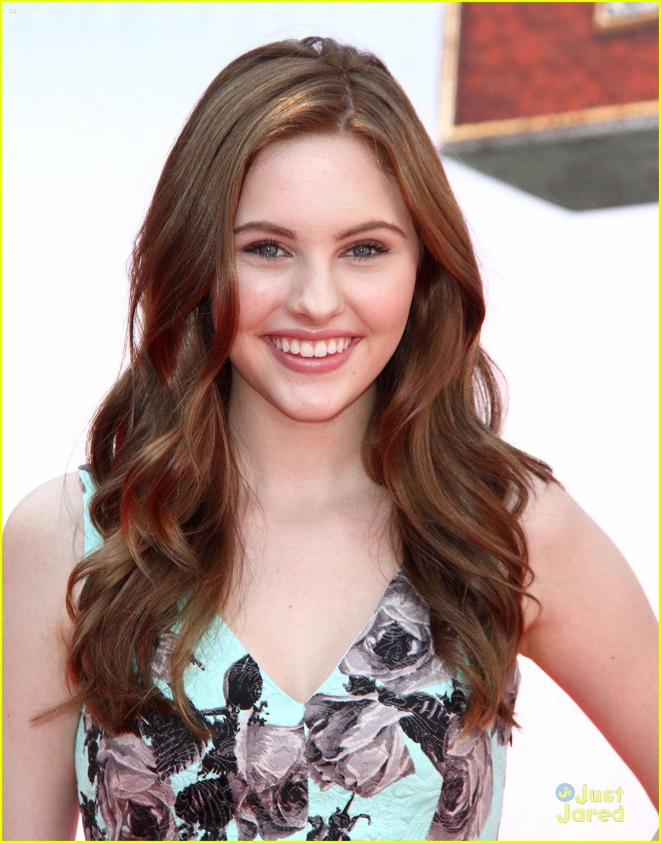 Ella Wahlestedt Debuts Brunette Hair at 'How To Train Your Dragon 2