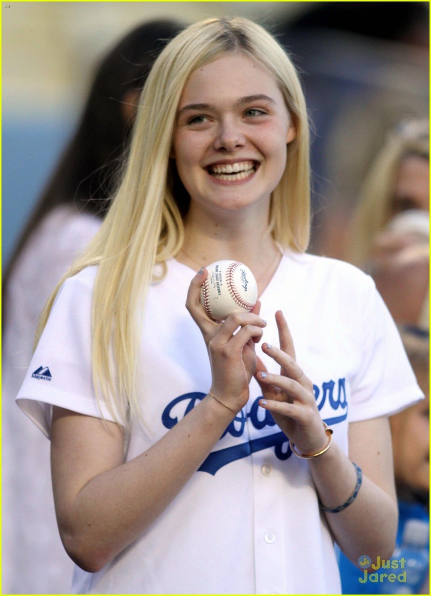 Elle Fanning is a Natural! Throws Out First Pitch at Dodgers Game ...