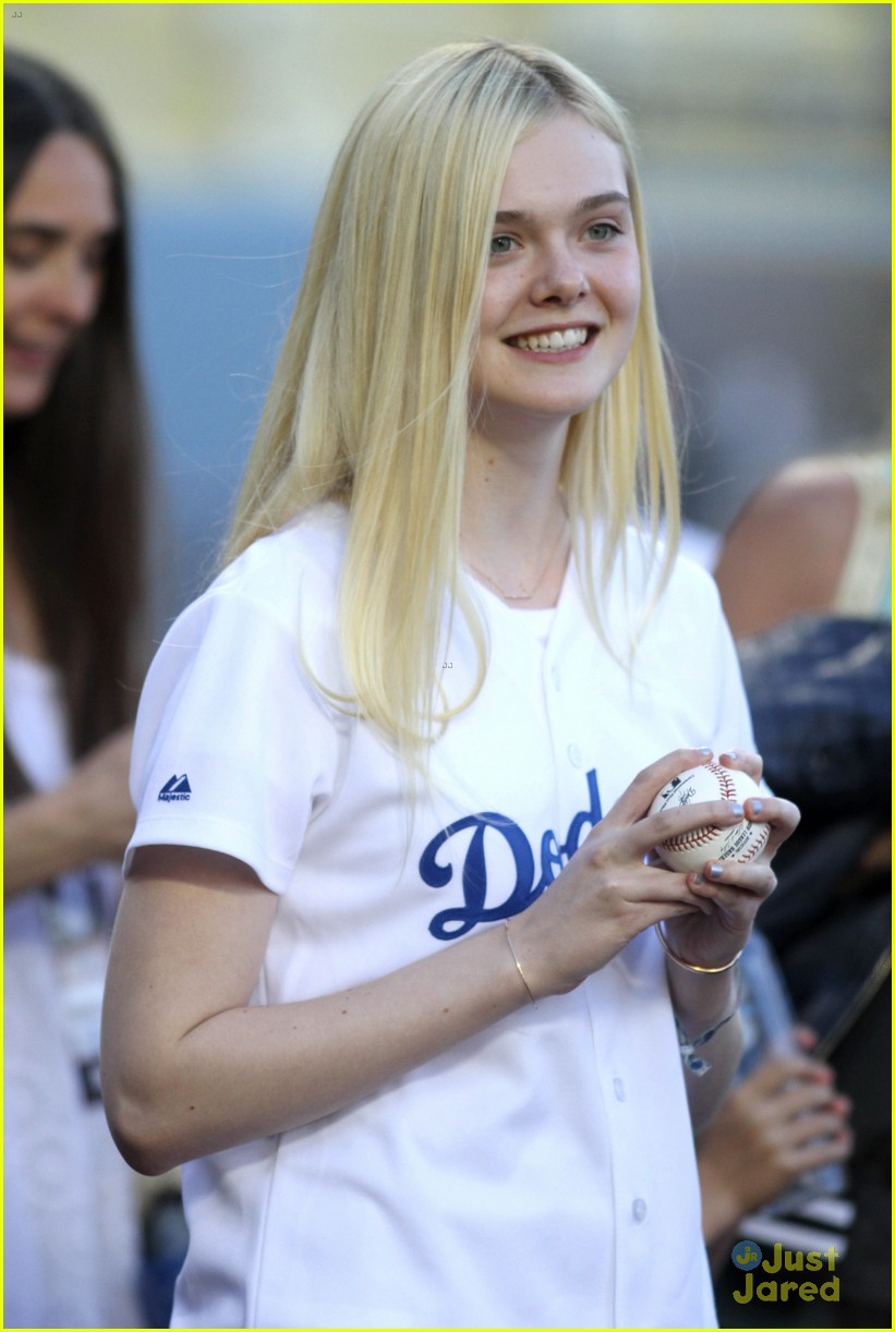 Elle Fanning is a Natural! Throws Out First Pitch at Dodgers Game ...