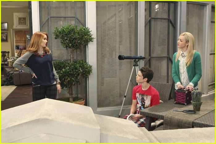 Cameron Boyce Has NO Eyebrows on Tonight's 'Jessie' - Really, They're