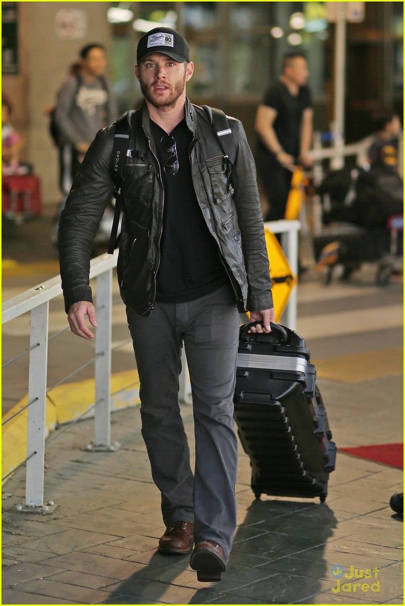 Jensen Ackles Flies Back to Vancouver for 'Supernatural' | Photo 689615 ...