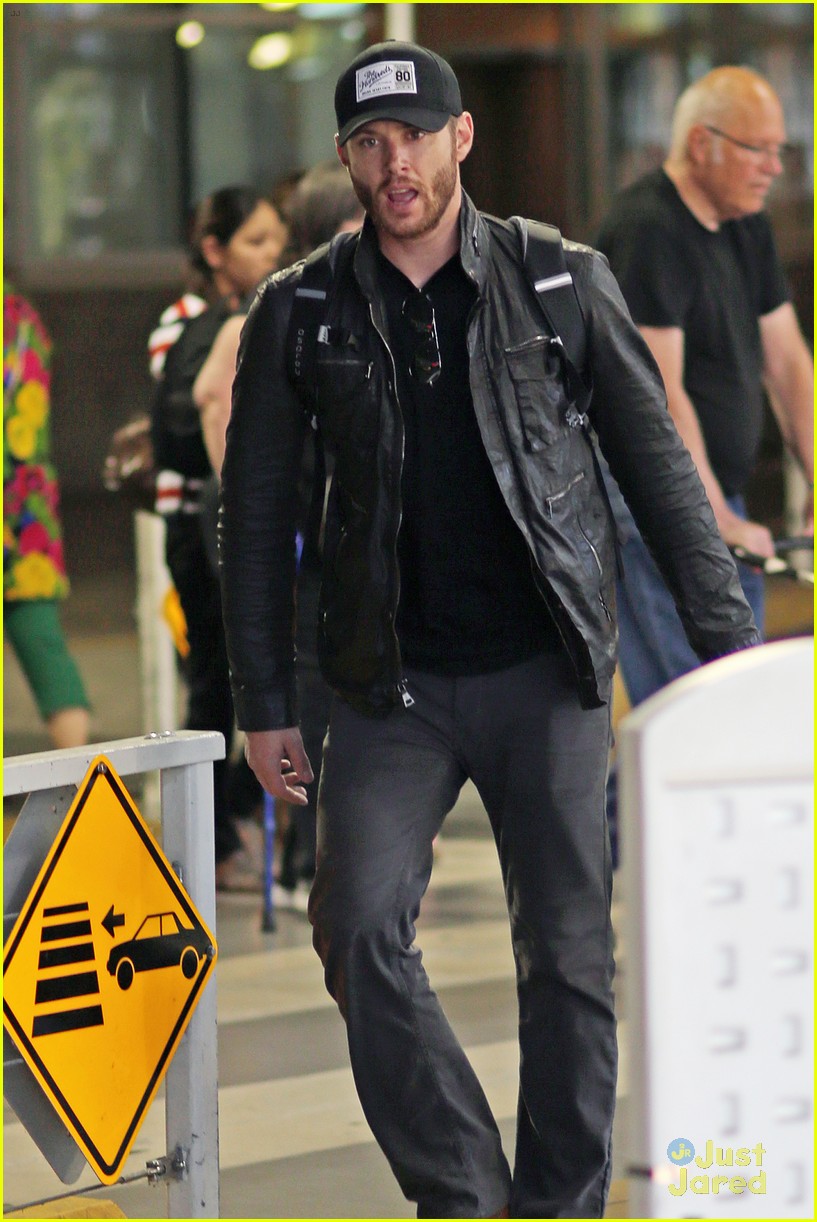 Jensen Ackles Flies Back to Vancouver for 'Supernatural' | Photo 689625 ...