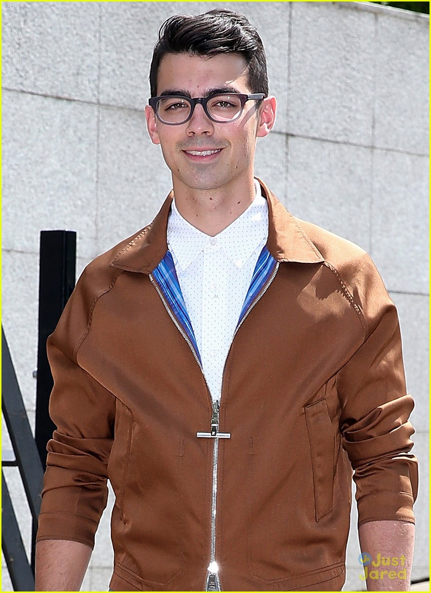 Joe Jonas Reveals His Favorite Spot in Milan! Photo 689702 Photo