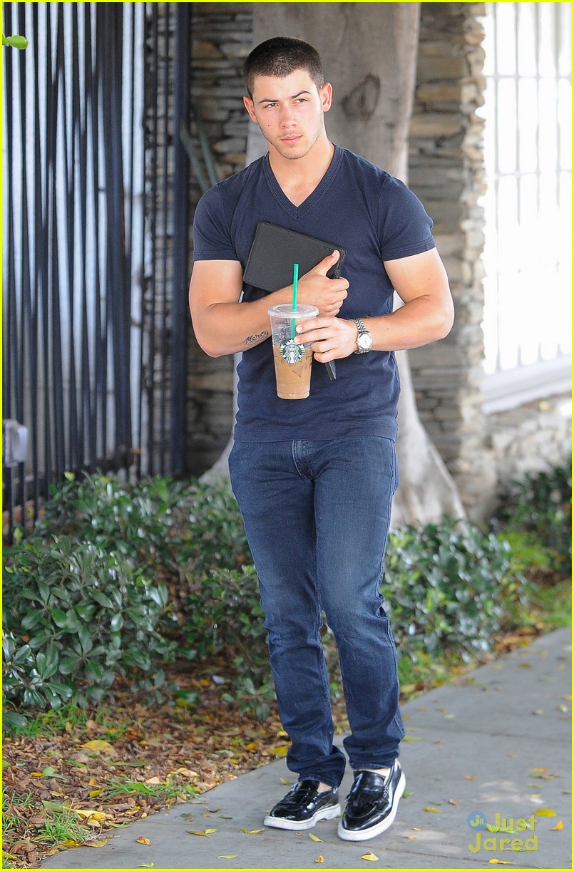 Nick Jonas Shows Off His Large Arm Muscles During a Coffee Run! | Photo ...