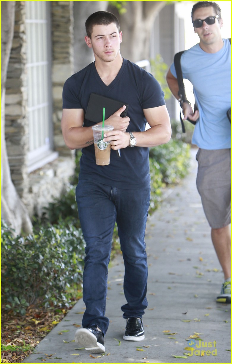 Nick Jonas Shows Off His Large Arm Muscles During a Coffee Run! | Photo ...