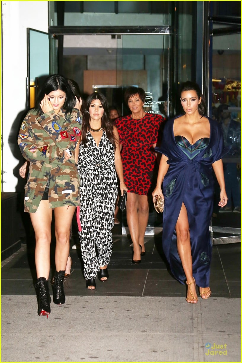 Kendall & Kylie Jenner Celebrate Sister Khloe Kardashian's 30th
