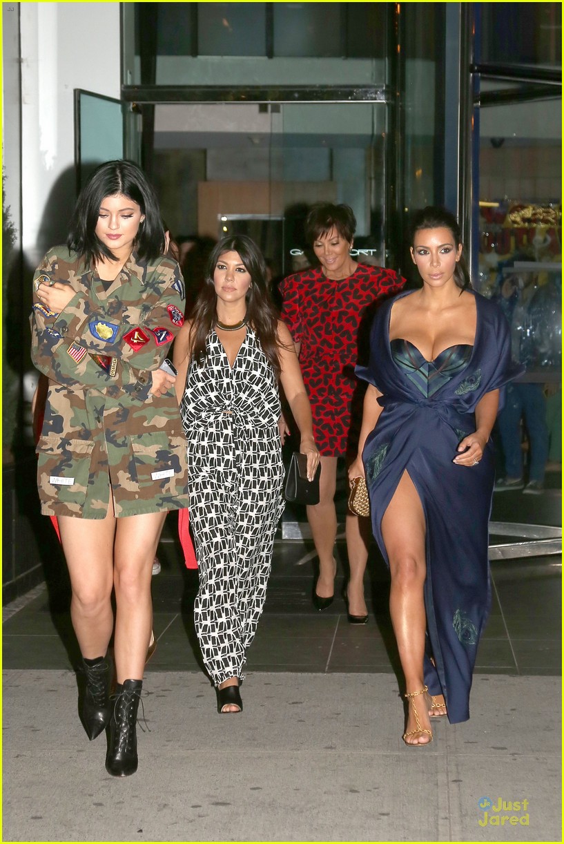 Kendall & Kylie Jenner Celebrate Sister Khloe Kardashian&rsquo;s 30th