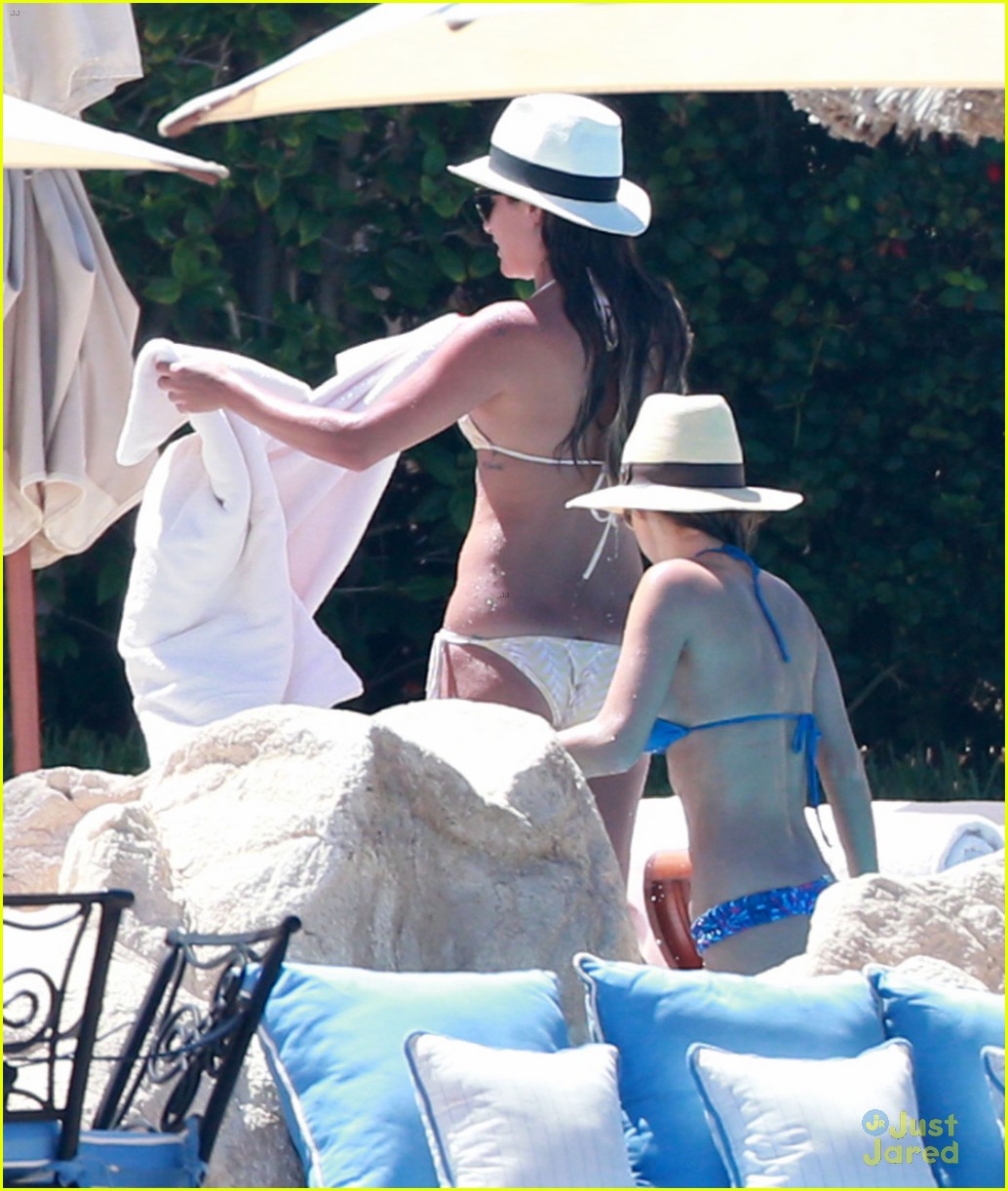 Lea Michele Rocks Tiny Bikini While Vacationing In Cabo With Friends Photo 689407 Photo 