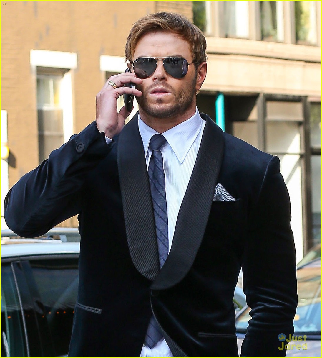 Kellan Lutz Looks Like He Smells Great at the Fragrance Foundation ...