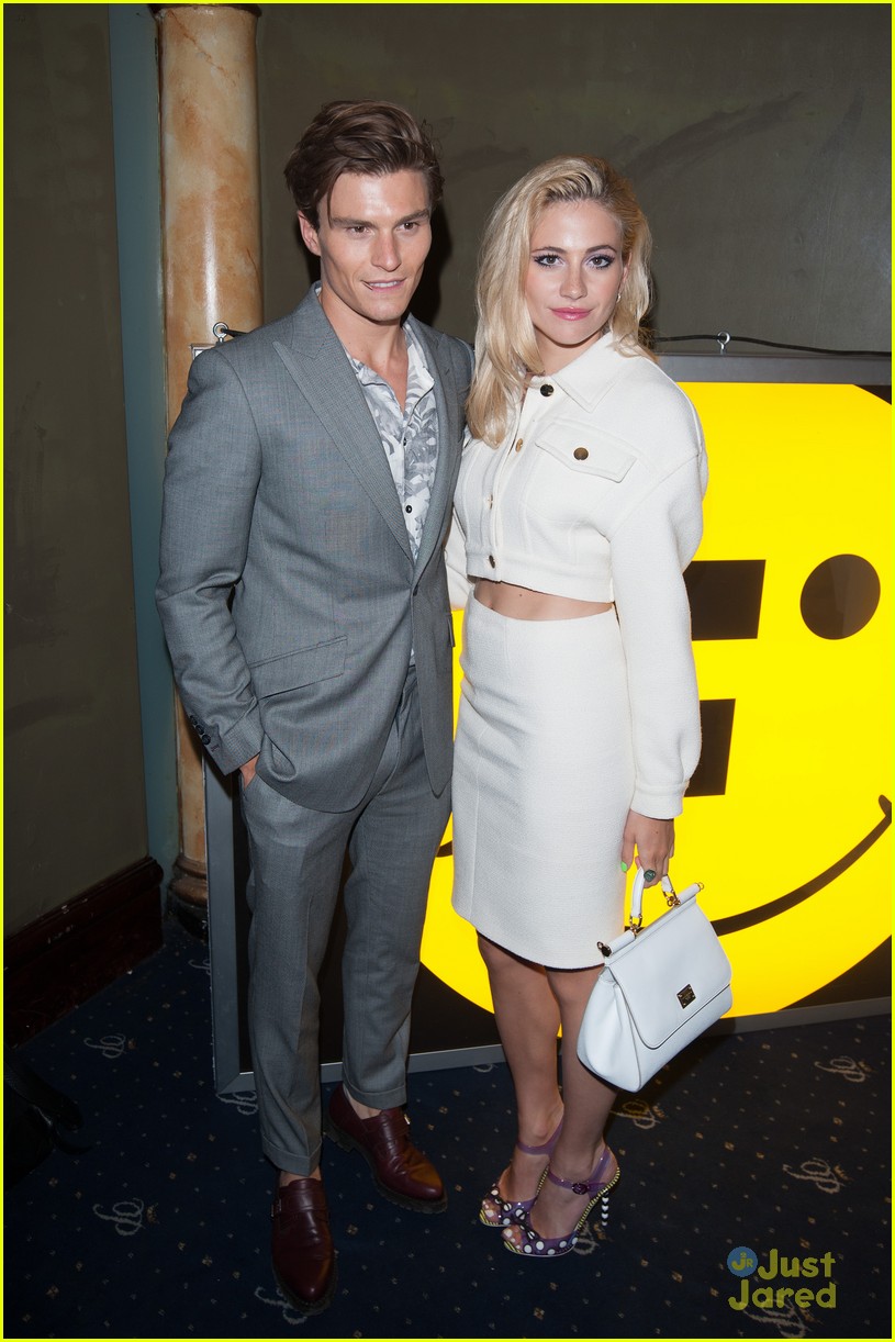 Full Sized Photo of pixie lott oliver cheshire jeremy scott show 01