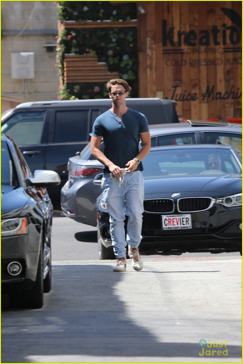 Patrick Schwarzenegger Looks Handsome in Blue in LA! | Photo 688220 ...