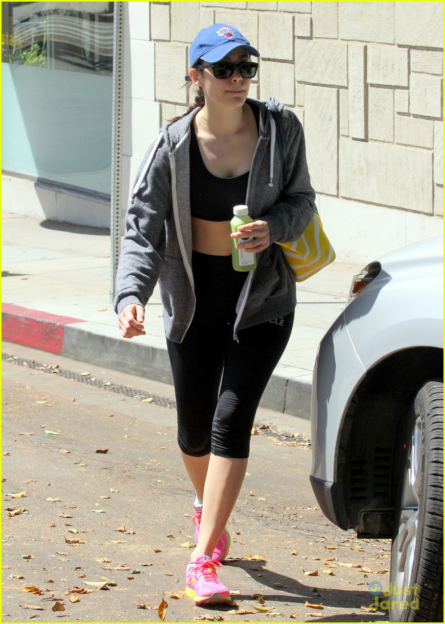 Emmy Rossum Shows Off Her Toned Tummy After a Workout Before Heading ...