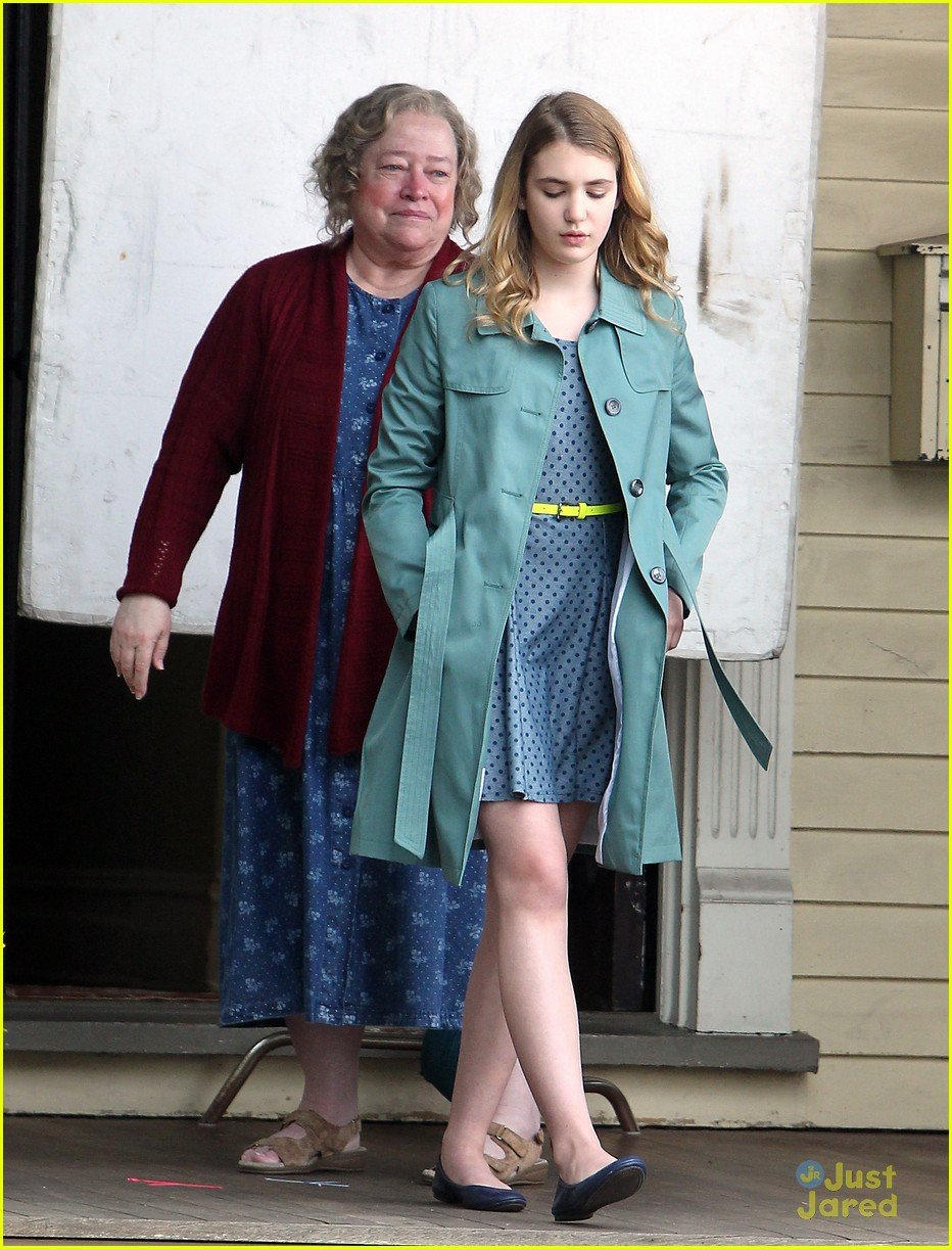 Sophie Nélisse Gets Emotional with Kathy Bates for 'Gilly Hopkins ...