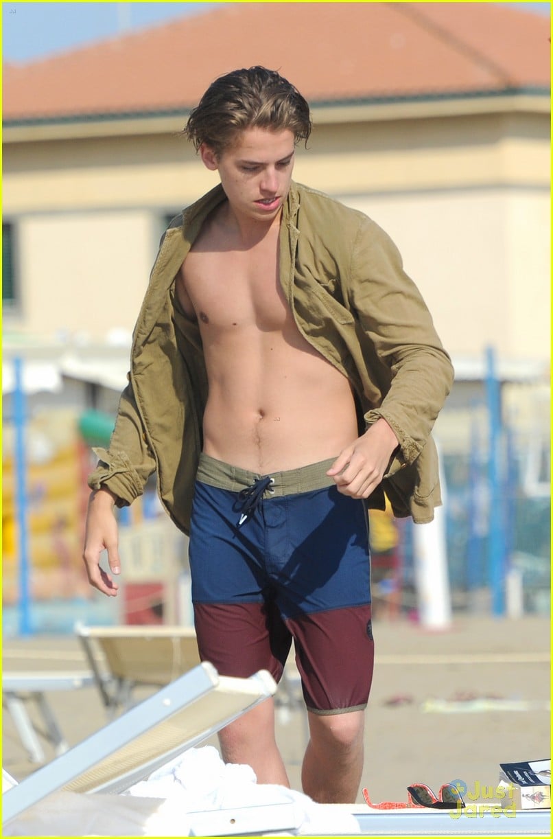 cole dylan sprouse italian beach 01